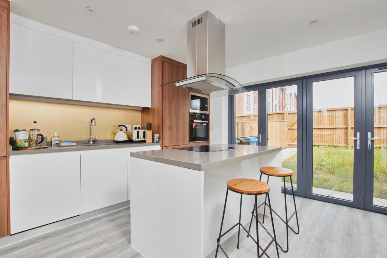 Vila Fabulous 5 Bed House W Parking Manchester Exteriér fotografie